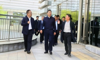 周勇士赴长江科服及旗下长江光电子供应链调研